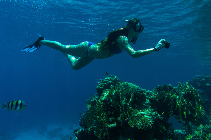 diving under water